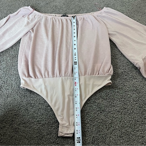 Express off shoulder trumpet sleeve bodysuit medium - Picture 9 of 9